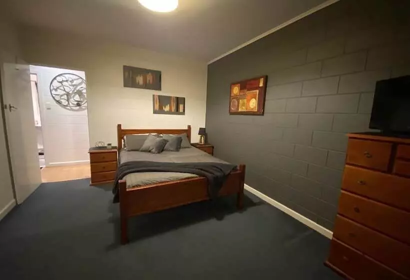 Apartment On Tennyson