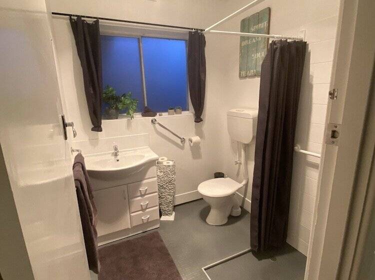 Apartment On Tennyson