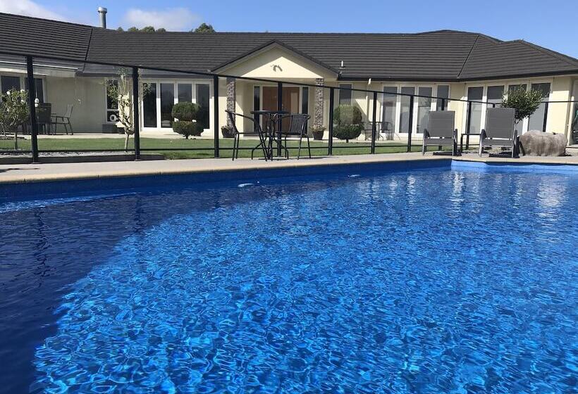 Grasslands Bed & Breakfast