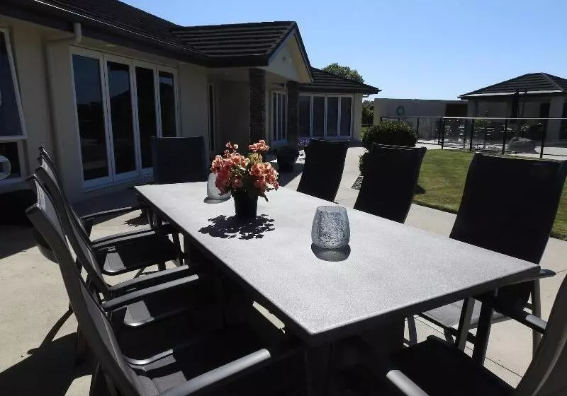 Grasslands Bed & Breakfast