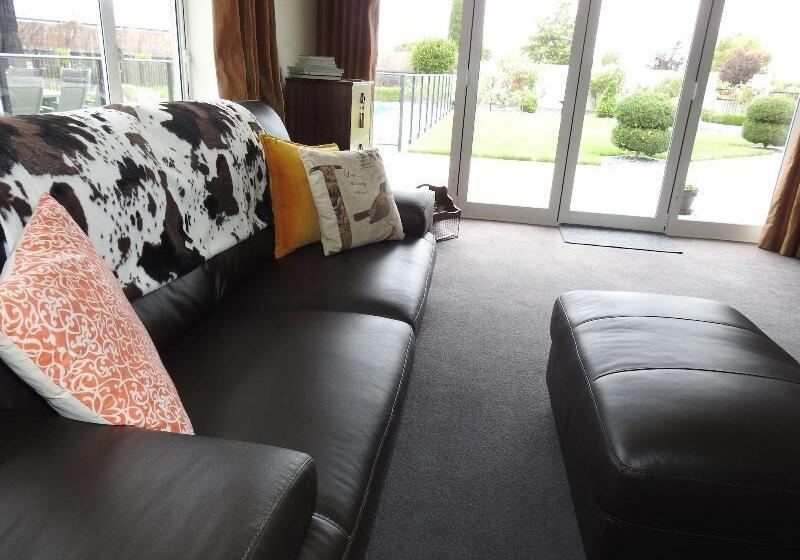 Grasslands Bed & Breakfast