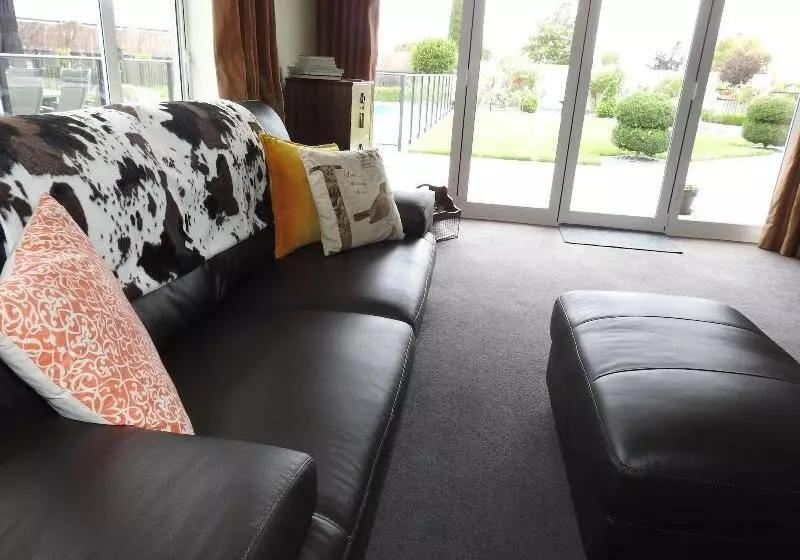 Grasslands Bed & Breakfast