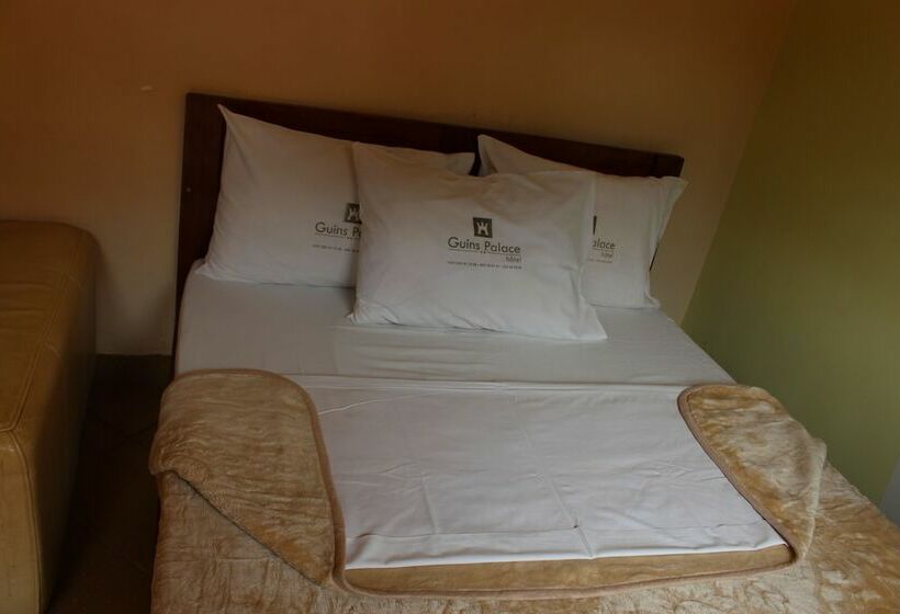 هتل Guins Palace