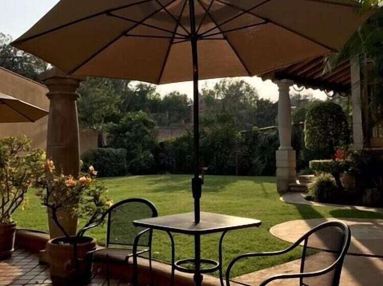 Hotel Nican Mo Calli