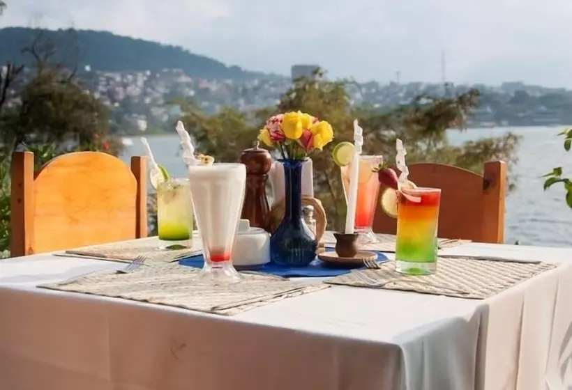 هتل Y Restaurante Bambu