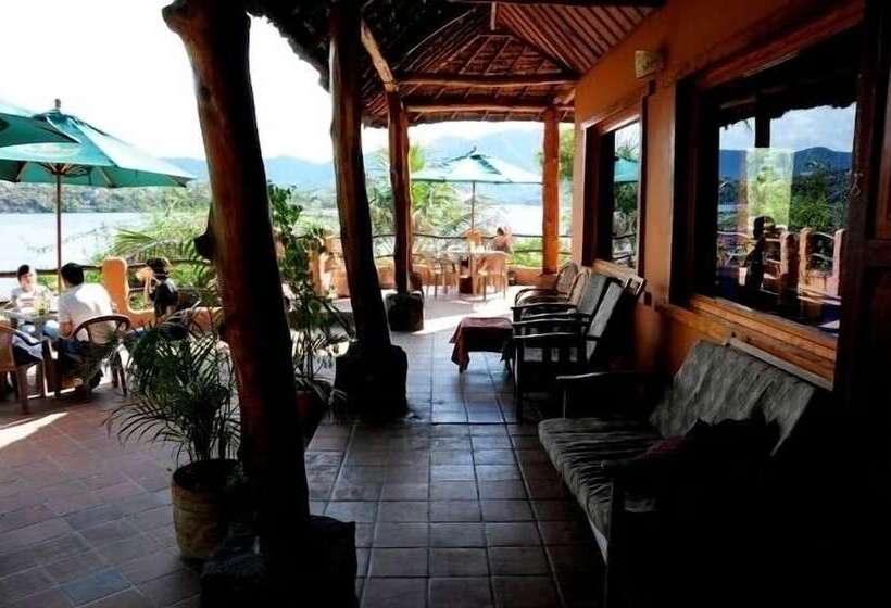 هتل Y Restaurante Bambu