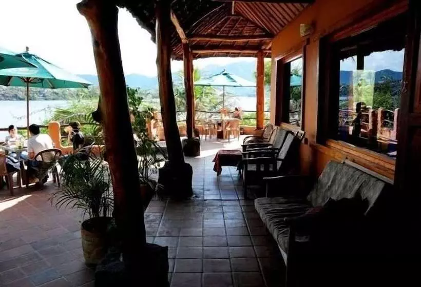 هتل Y Restaurante Bambu