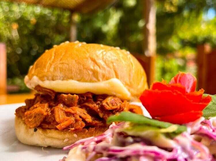 هتل Y Restaurante Bambu