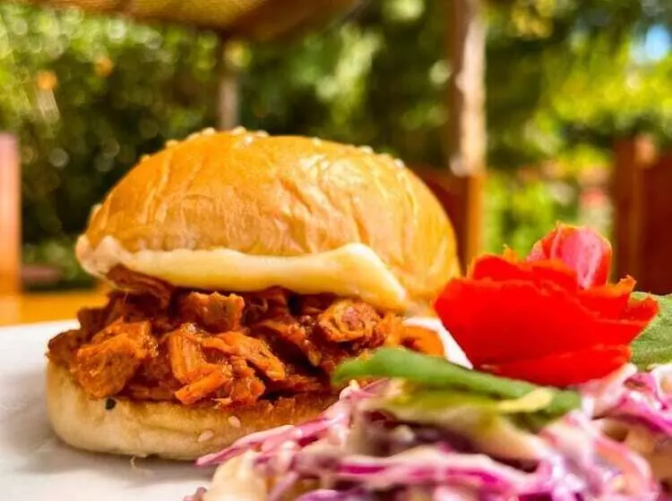 هتل Y Restaurante Bambu