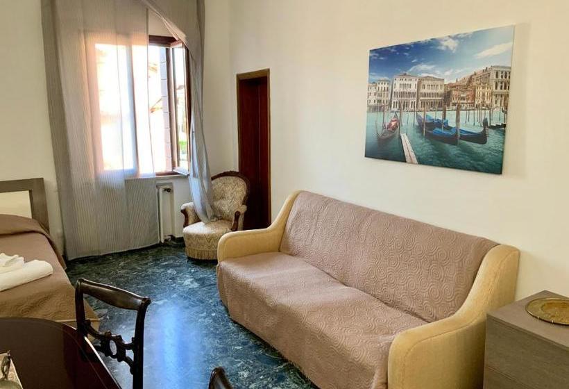 پانسیون Venice Martina's Home