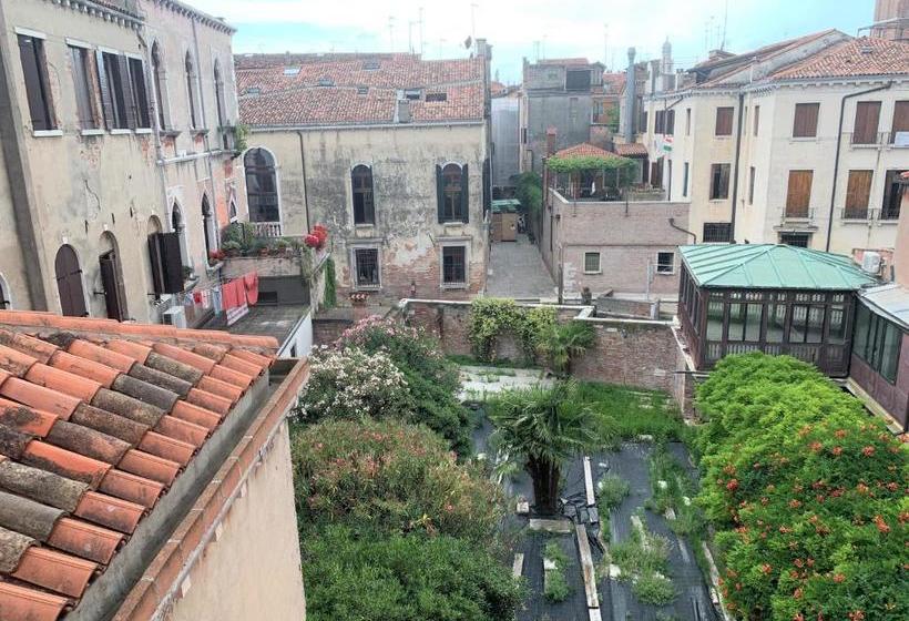 پانسیون Venice Martina's Home