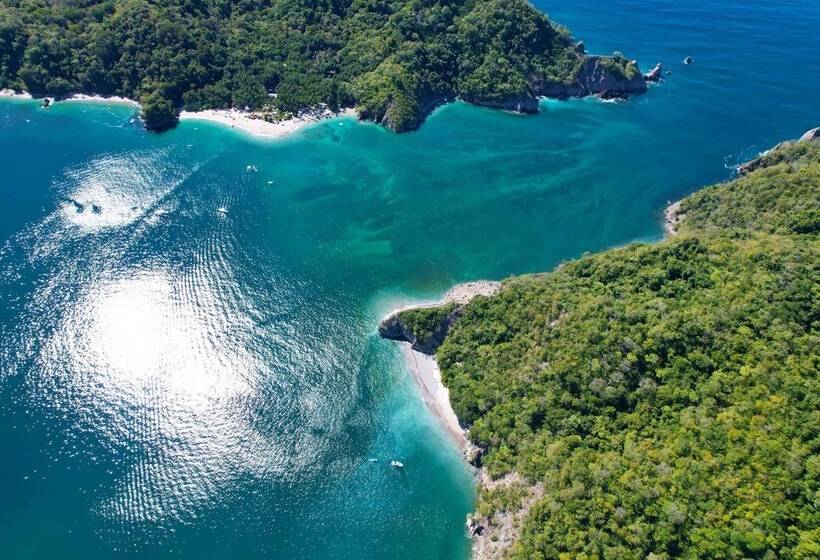 Отель Isla Chiquita Glamping