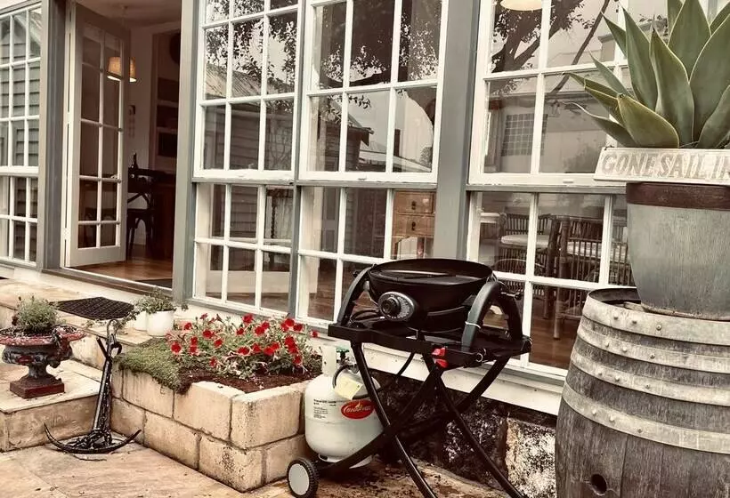 Majatalo Edge17 Port Fairy Wharf