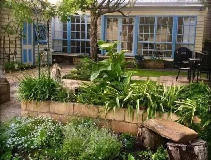 Majatalo Edge17 Port Fairy Wharf