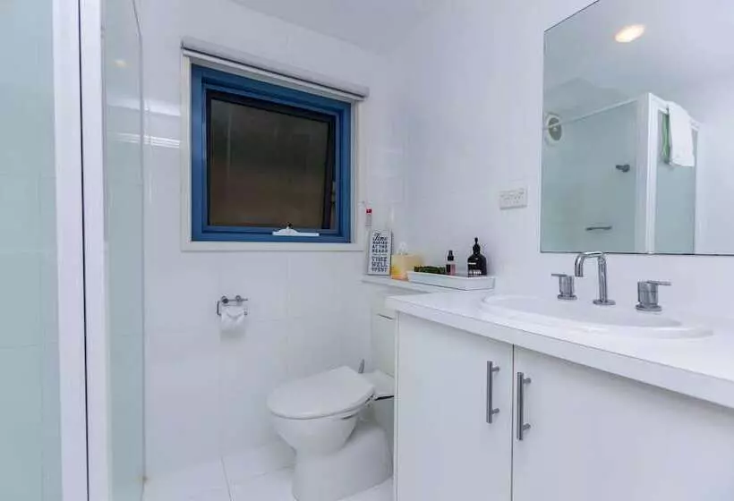 Majatalo Edge17 Port Fairy Wharf