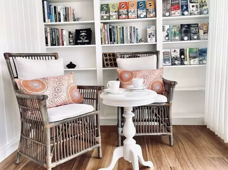 Majatalo Edge17 Port Fairy Wharf