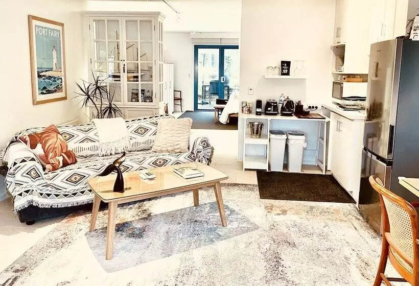 Majatalo Edge17 Port Fairy Wharf