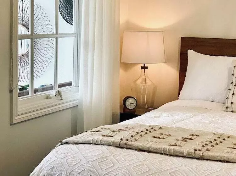 Majatalo Edge17 Port Fairy Wharf