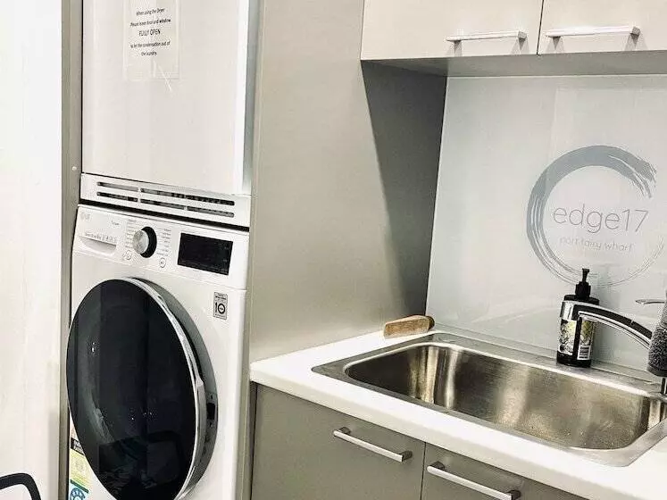 Majatalo Edge17 Port Fairy Wharf