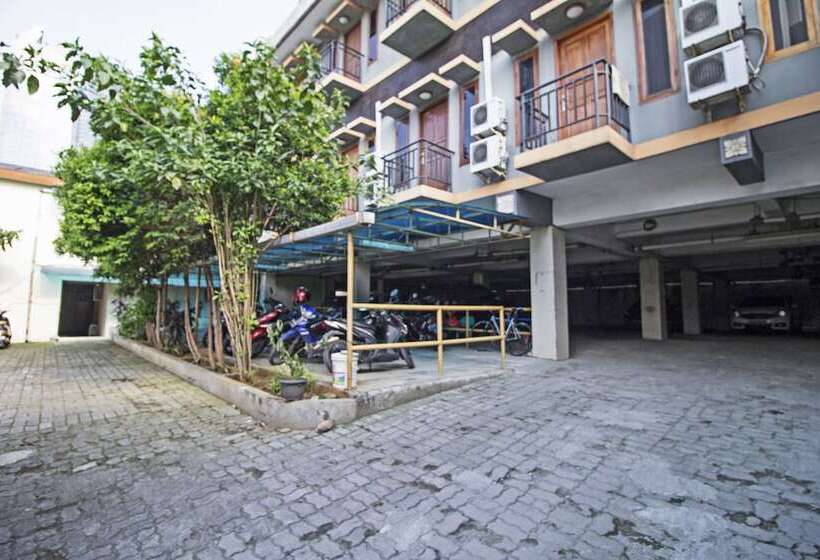 بنسيون Reddoorz Plus Near Ciputra World Kuningan 2