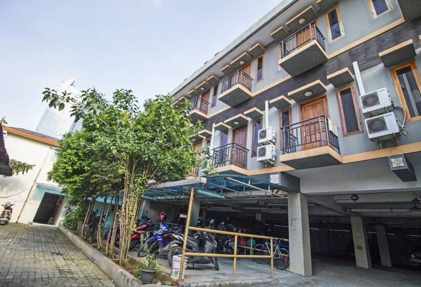 بنسيون Reddoorz Plus Near Ciputra World Kuningan 2