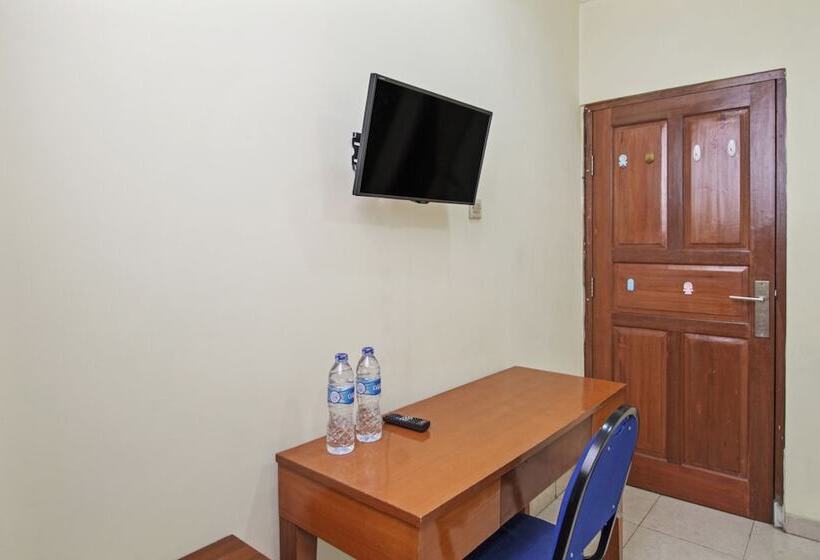 بنسيون Reddoorz Plus Near Ciputra World Kuningan 2