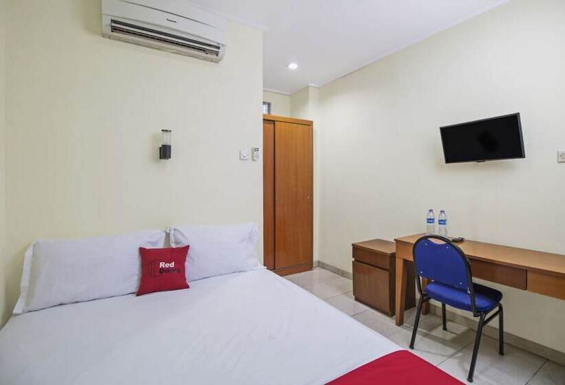 بنسيون Reddoorz Plus Near Ciputra World Kuningan 2