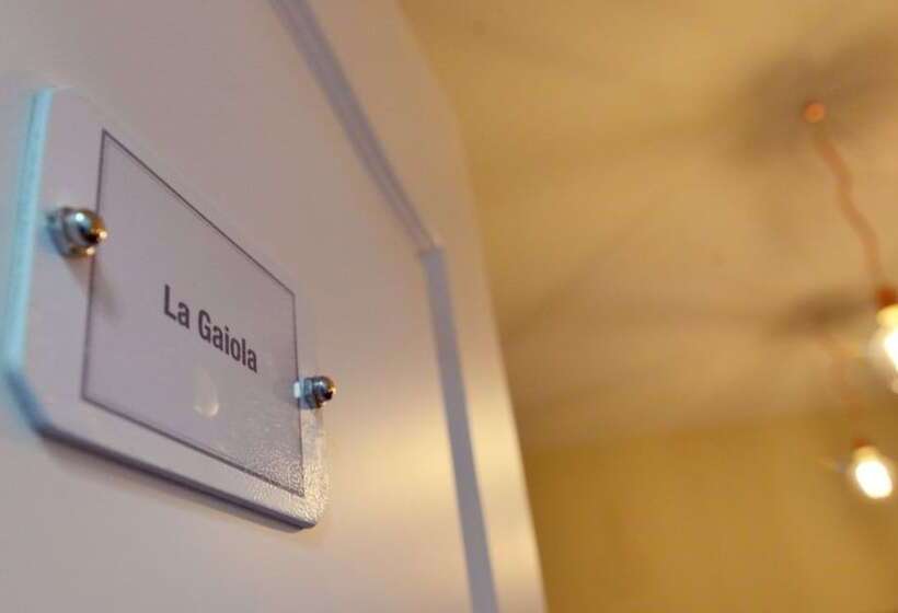 تختخواب و صبحانه Chiaia Roof