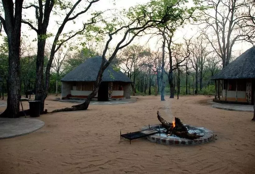 Hotelli Baleni Cultural Camp