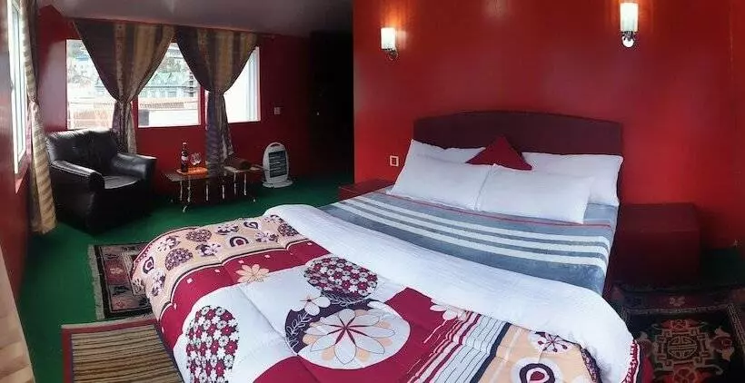 Lama Hotel   Cafe De Himalaya