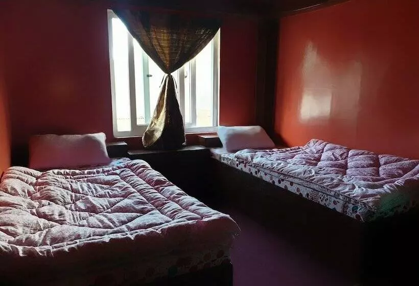 Lama Hotel   Cafe De Himalaya