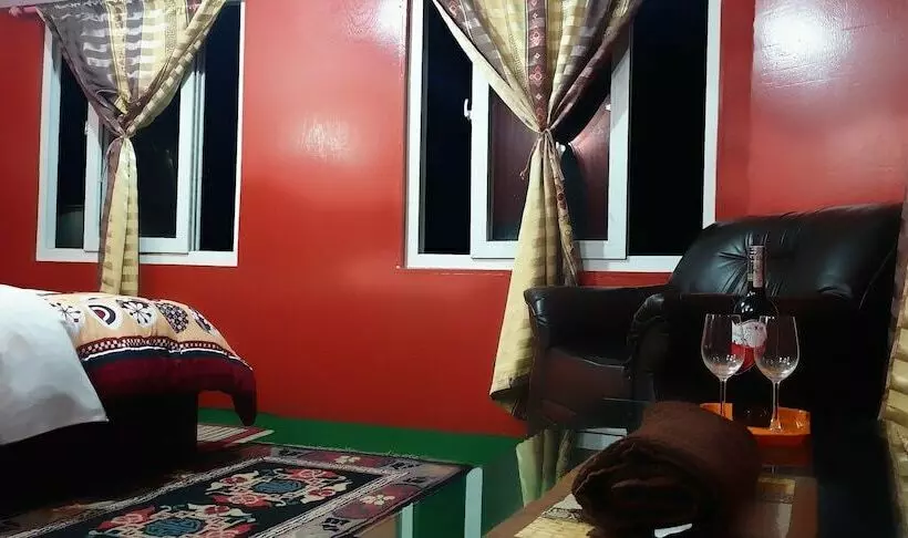 Lama Hotel   Cafe De Himalaya