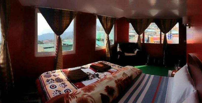 Lama Hotel   Cafe De Himalaya