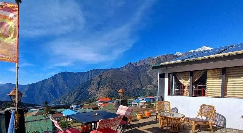 Lama Hotel   Cafe De Himalaya