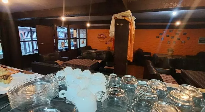 Lama Hotel   Cafe De Himalaya