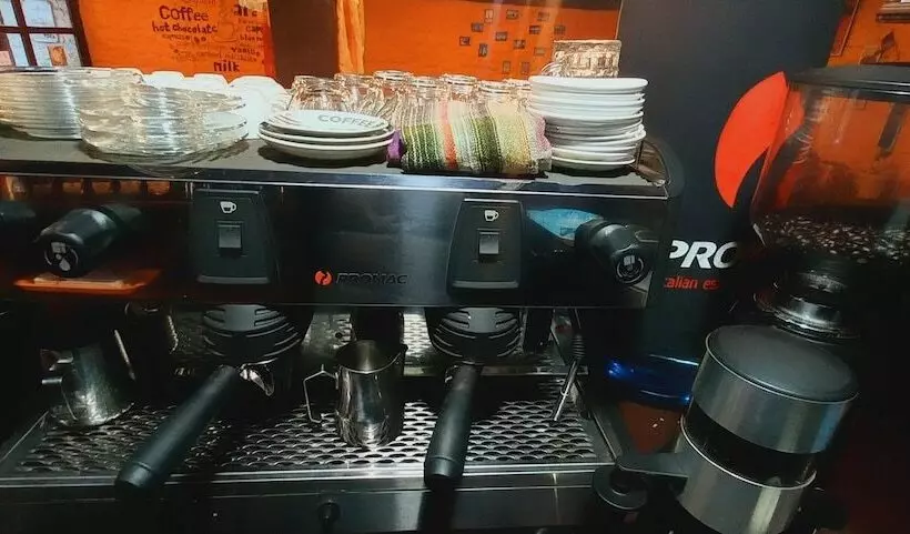 Lama Hotel   Cafe De Himalaya