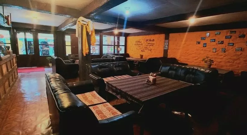 Lama Hotel   Cafe De Himalaya