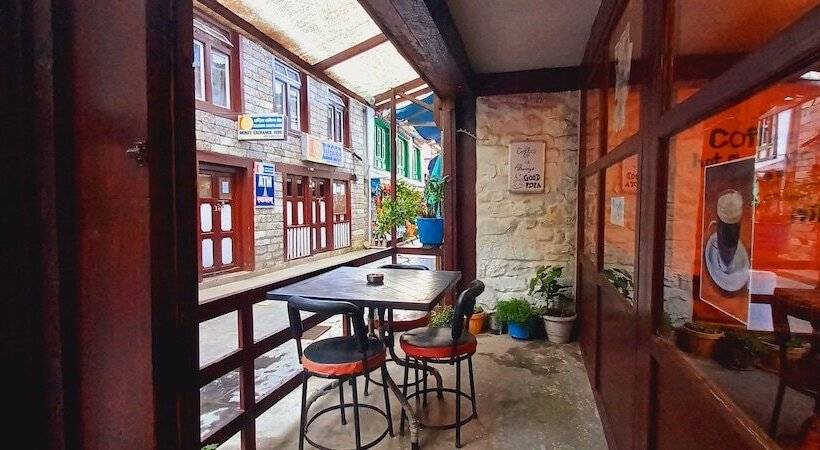 Lama Hotel   Cafe De Himalaya