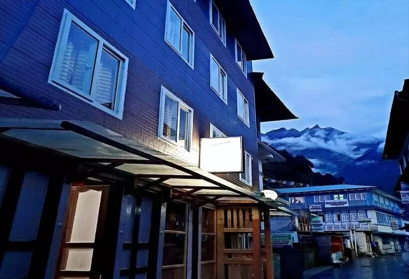 Lama Hotel   Cafe De Himalaya