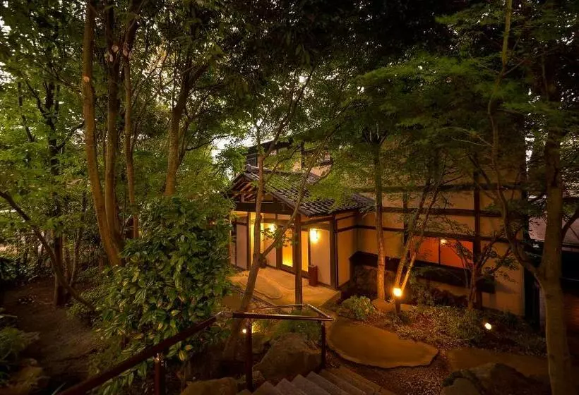 Ryokan Yufuin Onsen Toshoan