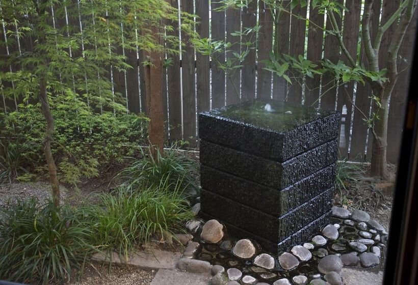 ריוקאן Yufuin Onsen Toshoan