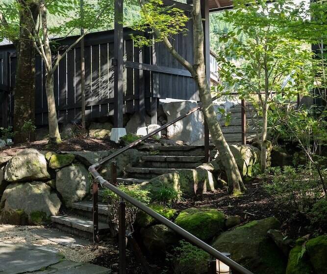 ריוקאן Yufuin Onsen Toshoan