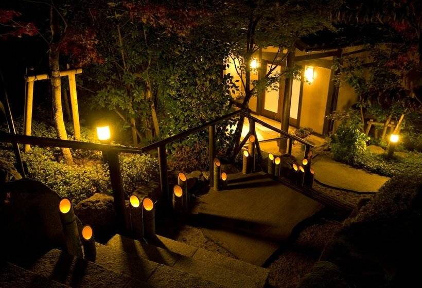 ריוקאן Yufuin Onsen Toshoan