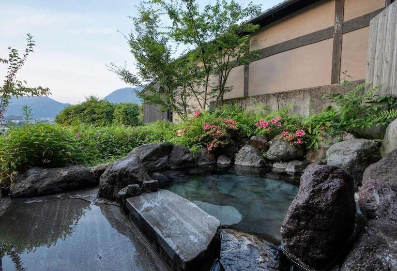 ריוקאן Yufuin Onsen Toshoan