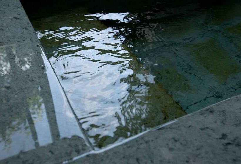 ריוקאן Yufuin Onsen Toshoan