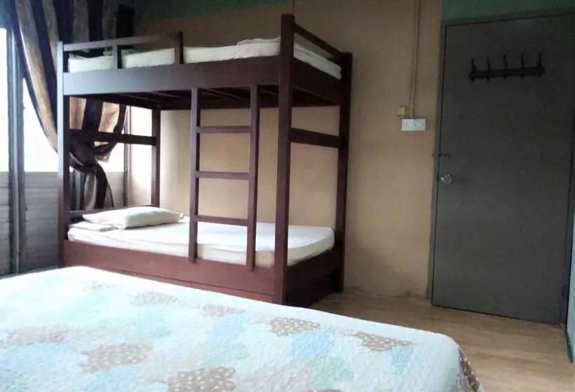 هاستل Spot On 89953 Marco Polos Kenyalang