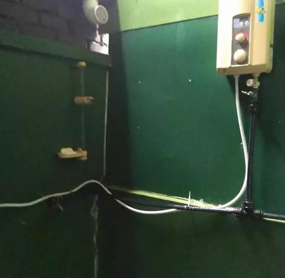 هاستل Spot On 89953 Marco Polos Kenyalang