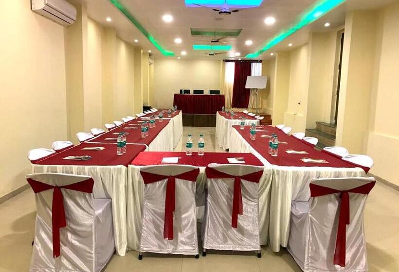 ホテル Sterling Panchgani