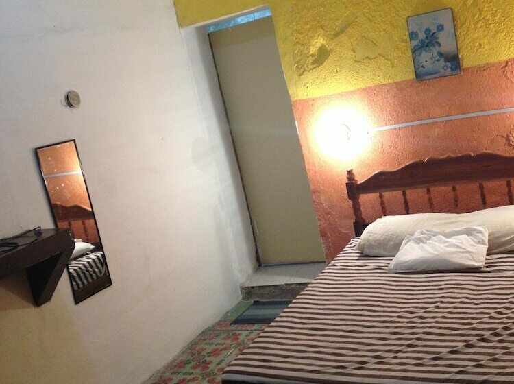 Hostal Casa Allende   Hostel