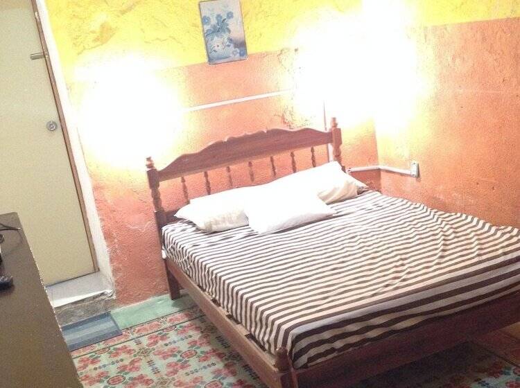 Hostal Casa Allende   Hostel